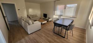 Casa doble con piscina a 1000 m de la playa