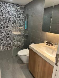 Republic Plaza Airport Free Poll Gym