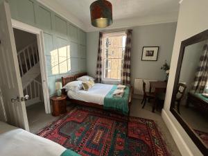 Ramsgate Retreats - Latimer House, boutique seaside holiday home for large families, groups, golf