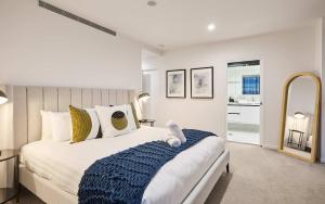 Luxe 3bd Ocean & City views 2 Min beach OPUS