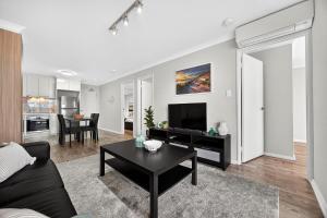 Modern Coastal Retreat 2BR Apt in Rockingham