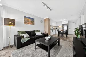 Modern Coastal Retreat 2BR Apt in Rockingham