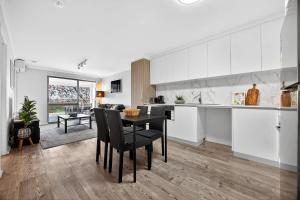 Modern Coastal Retreat 2BR Apt in Rockingham