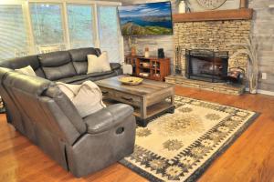 Five-Bedroom House room in Hibernation Station - Community Amenities Wooded Views