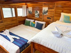 Luxury Private Phinisi Sailing in Komodo island