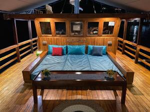 Luxury Private Phinisi Sailing in Komodo island