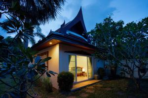 Tranquil 4BR Pool Escape - Villa Funny