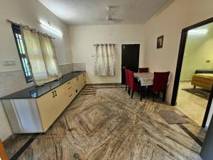 Garden Villa, Tranquil 2BR Retreat, Pool & Garden, Mahabalipuram