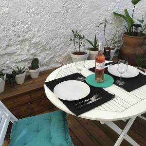Appartements Studio with Jardin Tropical Terrasse - center city - Beach 150m : photos des chambres