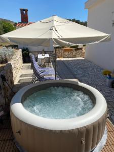 Villa Silencia 200 m do mora jacuzzi besplatni parking idealno za obitelj