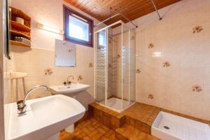 Chalets Les Gites Le pas de l-ours : photos des chambres