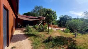 Villas Maison et piscine bien situee en sud ardeche tres grand jardin : photos des chambres