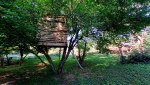 Villas Maison et piscine bien situee en sud ardeche tres grand jardin : Villa