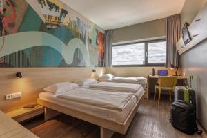 Triple Room room in MEININGER Hotel Berlin Airport
