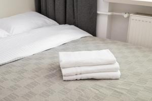 Metro Racławicka Comfy Apartment by BookingHost