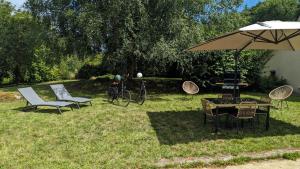 Maisons de vacances Gite 4 personnes atypique avec services tout inclus, a l-oree d-une foret privee : Maison 1 Chambre