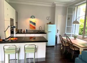 Berlioz Blue AP4458 by Riviera Holiday Homes