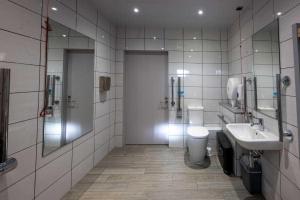 Collection O DTU Rohini Formerly Hotel Golden