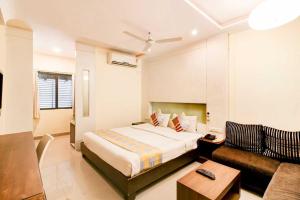 Collection O DTU Rohini Formerly Hotel Golden