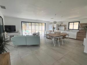 Villas Villa avec piscine et jolie vue sans vis a vis : Villa avec Piscine Privée