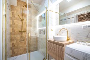 Luxury New Apt near the Colonnade with Parking & 4 min to the center - near the forest