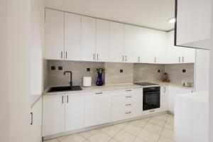 Cozy Apartment with Amazing Skopje City View