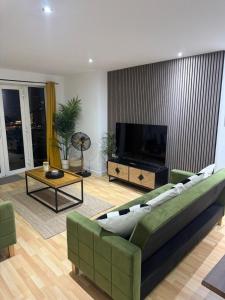 Modern 2BR Apartment City Centre Free Secure Parking Stunning Views