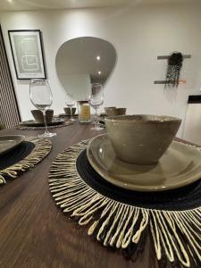 Modern 2BR Apartment City Centre Free Secure Parking Stunning Views