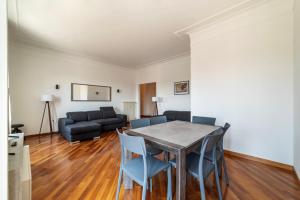 GuestHost - Bright Apartment in Metro San Giovanni