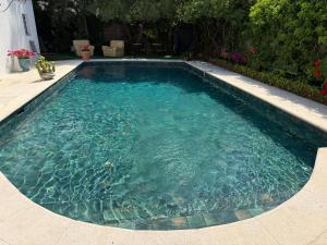 Étage privé dans maison chaleureuse avec piscine