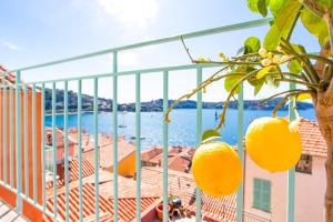 Appartements #50 Contesso Duplex -1BDR, Sea View Terrace & AC : photos des chambres
