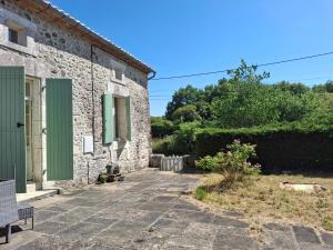Maisons de vacances Les Volets Verts, ROUSSINES, CHARENTE, 16310 FRANCE : photos des chambres