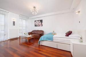 Krupnicza Family Studio with AC Quiet Krakow Old Town by Noclegi Renters