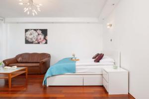 Krupnicza Family Studio with AC Quiet Krakow Old Town by Noclegi Renters