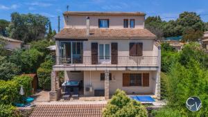 Villas Belle Villa avec Superbe vue, Piscine et Jacuzzi : photos des chambres