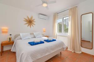 Tres Corazones by Aguilarent