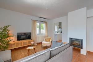 Tres Corazones by Aguilarent