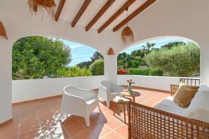 Tres Corazones by Aguilarent