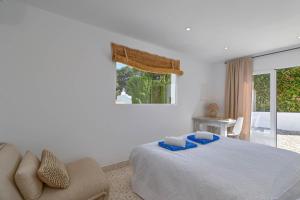 Tres Corazones by Aguilarent