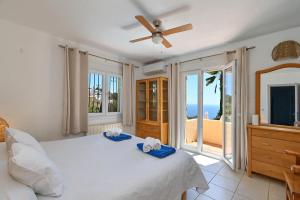 Cala Serena by Aguilarent