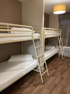 Auberges de jeunesse Auberge de jeunesse HI Bordeaux-Blanquefort : Chambre Quadruple