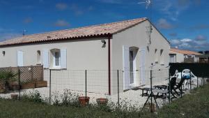 Appartements APPARTEMENT PRES DE ROYAN 7 MINUTES MER CONFORT CALME rdc espace detente jardin : Appartement 2 Chambres