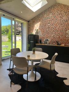 Les Tours de Rose - Characterful accommodation in Waremme