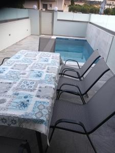 Twins house pool 2