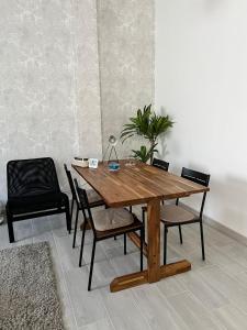 The Pearl Suite - your stylish cozy and modern flat,in the heart of South Tenerife,just 3 minutes from beach and natural pools