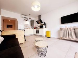 Le Thuret Fleuri - T3 avec Terrasse