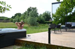 Mirror Houses Pound Farm - Pond OOD