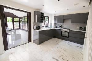 3 Beds D'luxe Home In Gillingham Kent