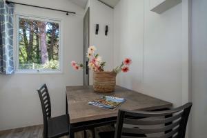Campings Camping Le Suroit : photos des chambres