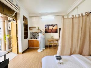 Private Kitchen Balcony Or Window Apart 1km From Airport